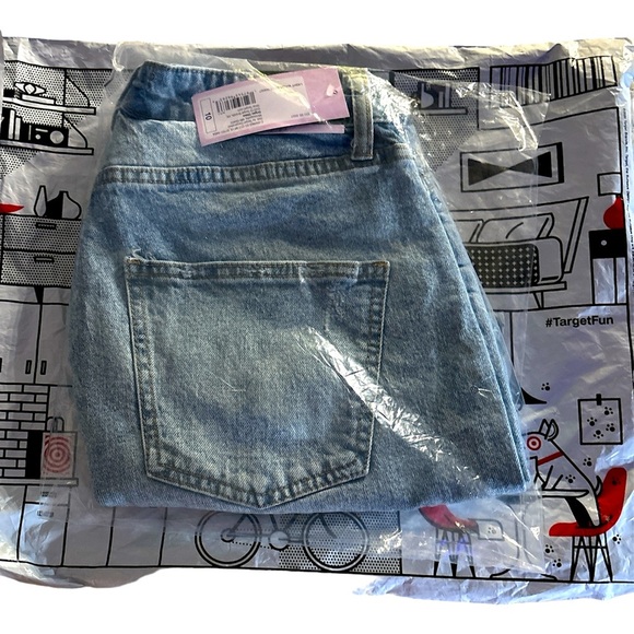 Wild Fable target brand women’s light wash distressed denim shorts - Picture 4 of 9